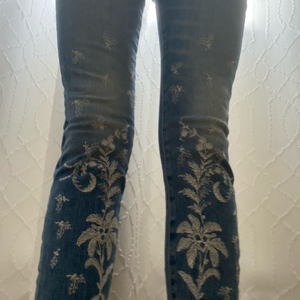 FLORAL DESIGNED JEANS